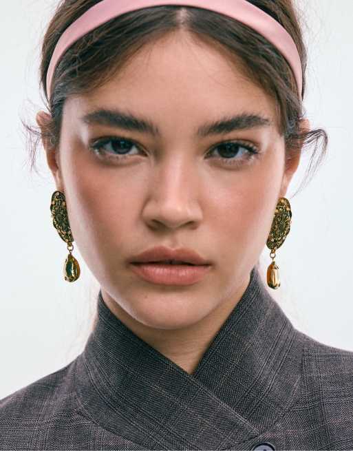Stradivarius Engraved teardrop earrings in khaki, 3 of 4