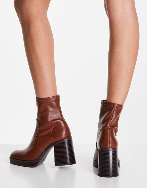 Stradivarius - Enkelhoge sock boots met plateauzool in bruin en contrasterende hak, 2 van 4