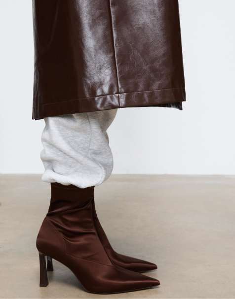 Stradivarius - Enkellaarzen met stretch en hoge hak in bruin - view 1