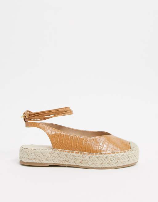 Stradivarius - Espadrillesko med krokodillemønster og bindebånd