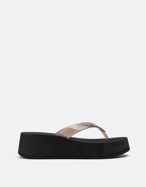 Stradivarius – Eva – Zehenstegsandalen in Schwarz mit Plateausohle - view 1