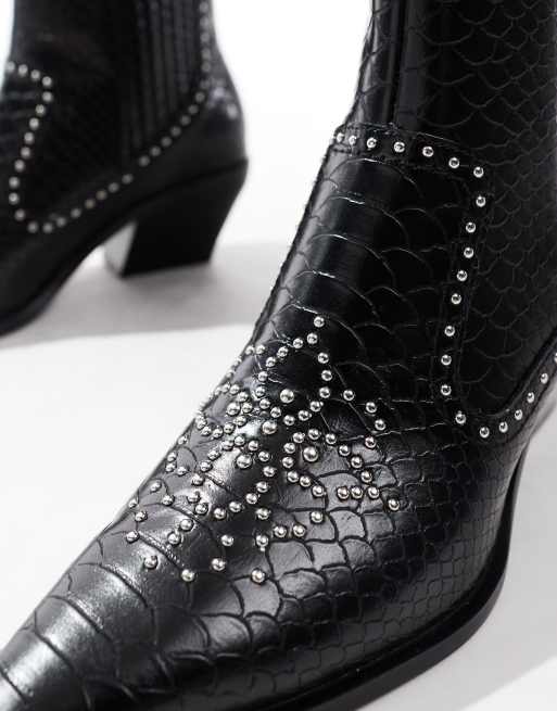 Stradivarius faux croc heeled ankle boot in black, 2 of 4
