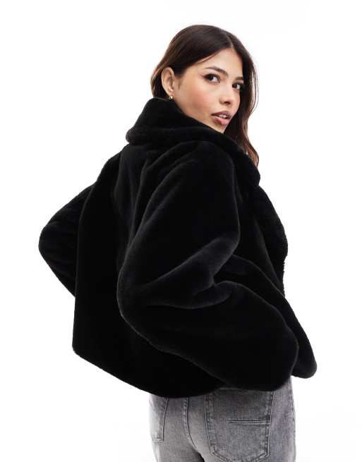 Stradivarius 黒 フェイクファー ジャケット M Stradivarius faux fur cropped jacket in black | ASOS