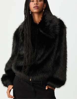 Stradivarius Faux Fur Jacket With Zip In Black
