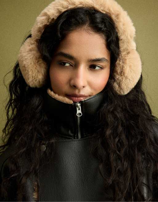 Stradivarius faux-fur Ohrenwärmer in Stein, 2 von 4
