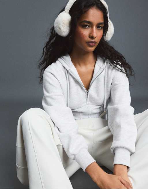 Stradivarius faux-fur oorwarmers in ecru, 2 van 4