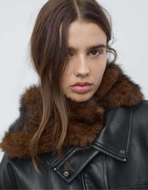 Stradivarius Faux fur scarf in brown - view 1