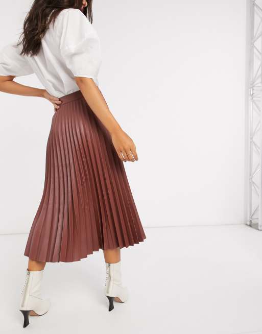 Faux leather 2025 pleated skirt stradivarius