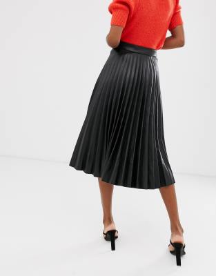 Stradivarius faux leather hotsell pleated skirt in ecru