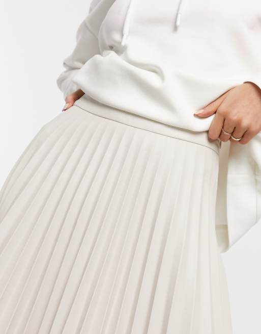 White pleather 2025 pleated skirt