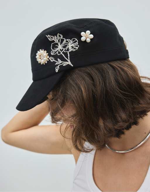 Stradivarius Faux pearl cap in black, 2 of 4