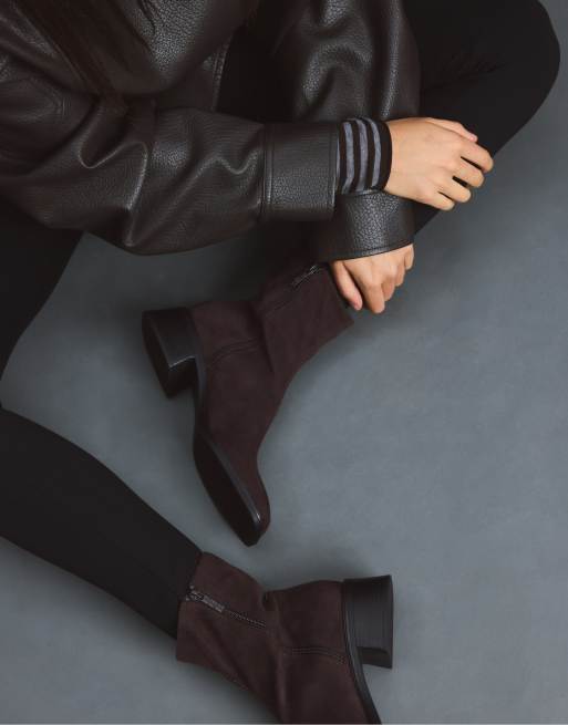 Stradivarius Faux suede flat ankle boots in brown, 2 of 6