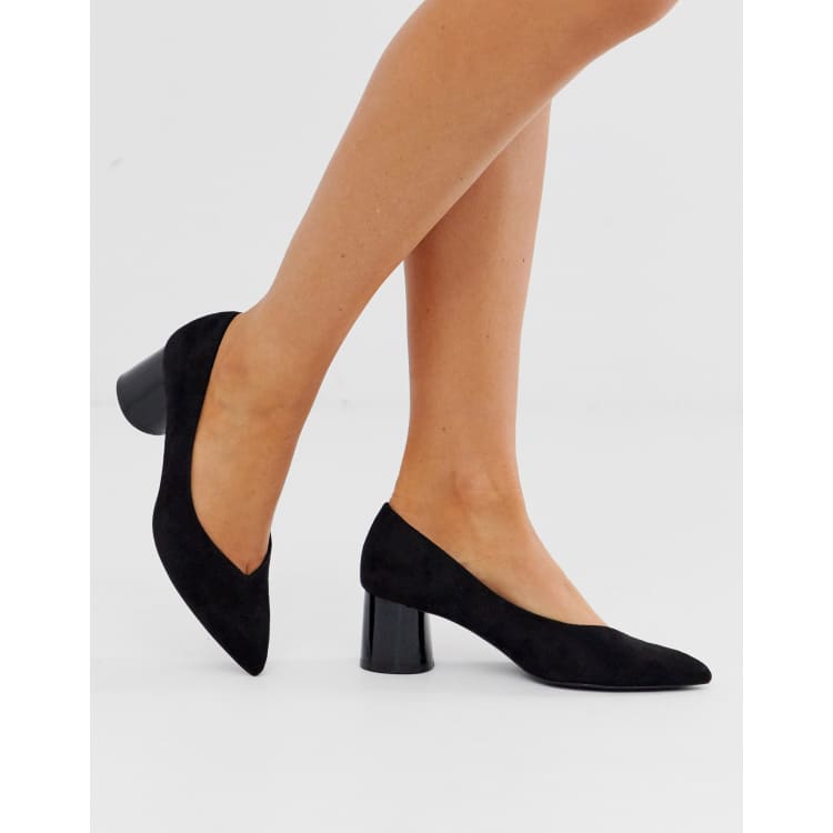 Black suede 2024 pumps mid heel