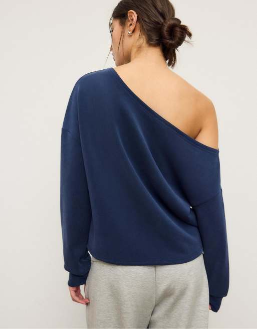 Stradivarius - Felpa morbida al tatto con spalla scoperta blu scuro, 4 di 4
