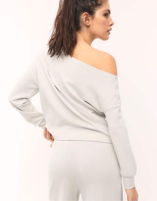 Stradivarius - Felpa morbida al tatto con spalla scoperta color pietra, 4 di 4