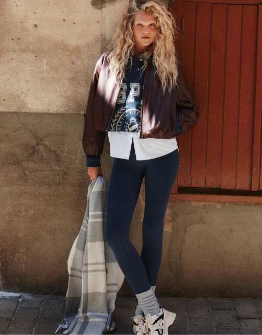 Stradivarius - Felpa stile polo taglio corto blu scuro con stampa
