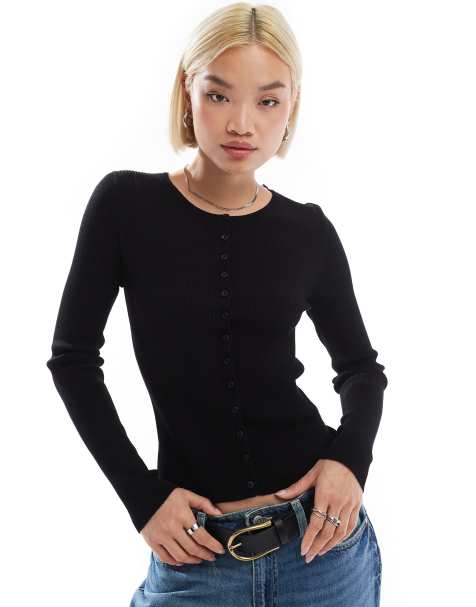 Stradivarius – Figurbetonte, gerippte Strickjacke in Schwarz - view 1