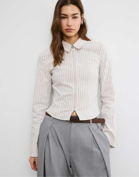 Stradivarius – Figurbetonte Hemdbluse aus Bengaline in Steinbeige mit Zwei-Wege-Reißverschluss - view 1