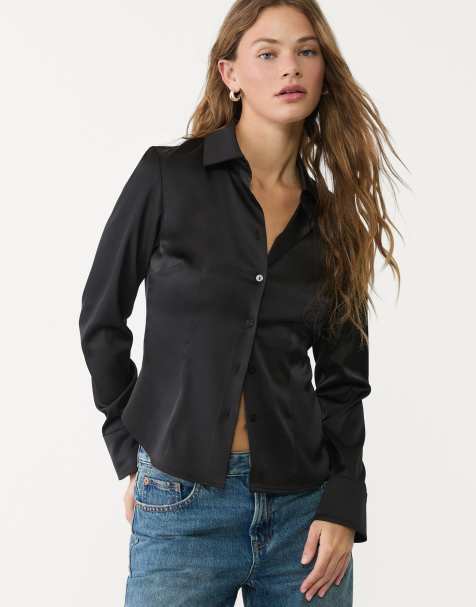Stradivarius – Figurbetonte Hemdbluse aus Satin in Schwarz - view 1