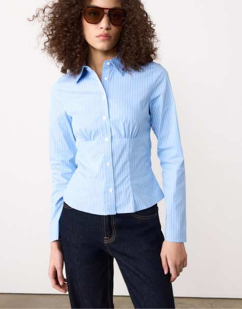 Stradivarius – Figurbetonte Hemdbluse in Himmelblau mit Unterbrustnaht - view 1