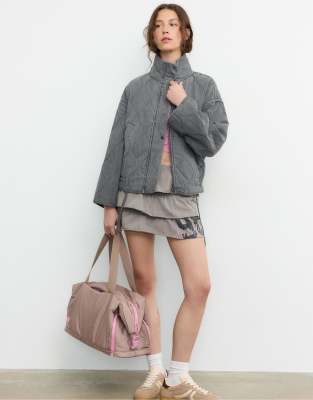 Stradivarius - Figurbetonter Strickrock in Beige mit Rüschen-Neutral