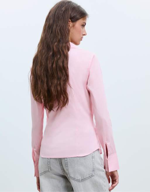 Stradivarius – Figurbetontes Basic-Hemd in hellrosa gestreift