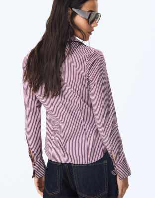 Stradivarius - Figurbetontes Basic-Hemd in lila gestreift