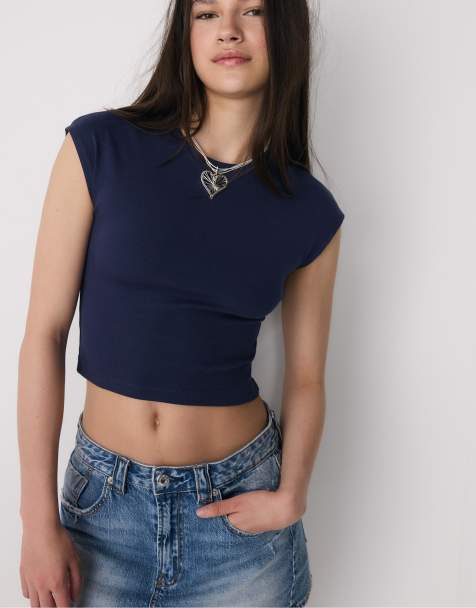 Stradivarius – Figurbetontes Cropped Basic-T-Shirt in Dunkelblau - view 1