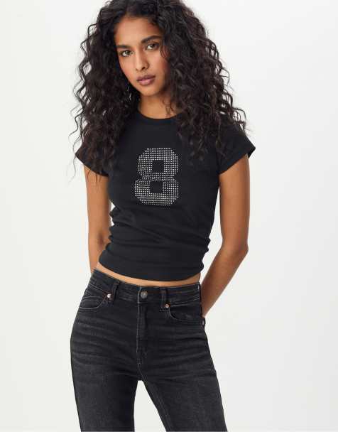 Stradivarius – Figurbetontes T-Shirt in Schwarz mit Strassverzierung - view 1