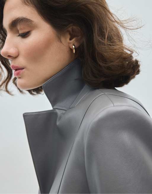 Stradivarius figursyet blazer i læderlook med peplum i mørkegrå, 4 af 7