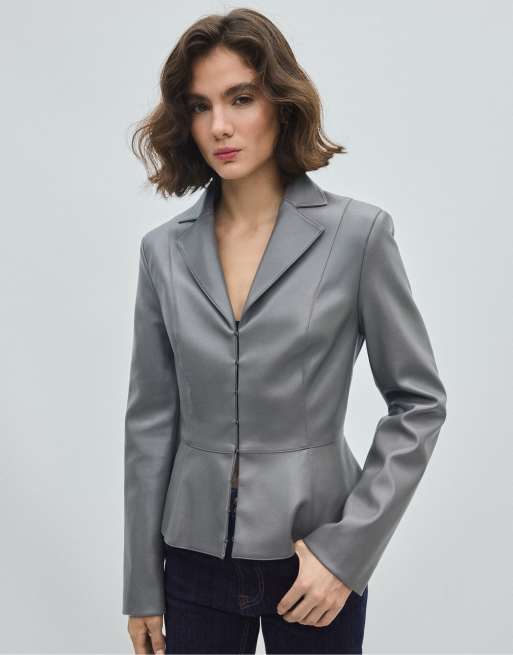 Stradivarius figursyet blazer i læderlook med peplum i mørkegrå, 5 af 7