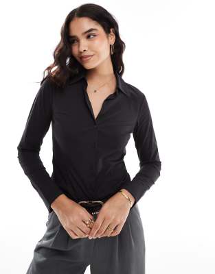 fitted poplin shirt in black