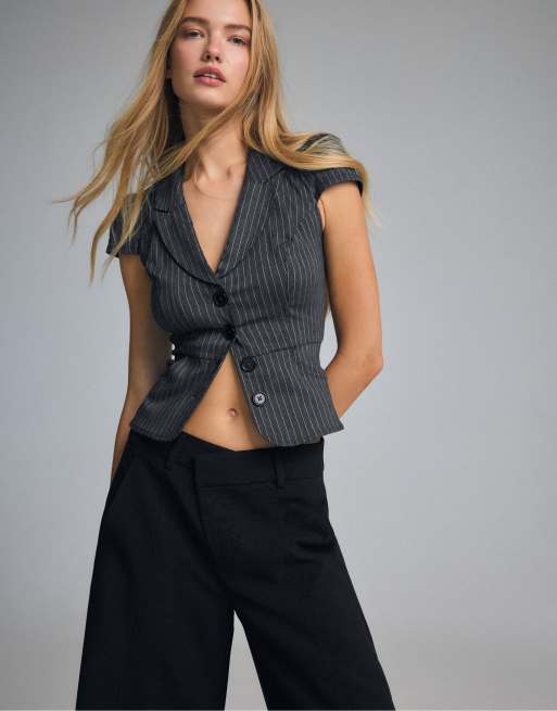 Stradivarius Fitted striped blazer in dark grey, 2 of 7