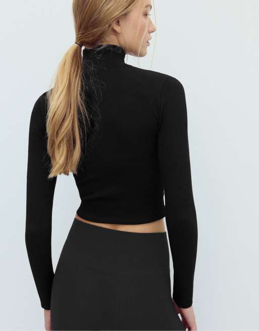 Stradivarius Fitted zip-up t-shirt in black, 3 of 7