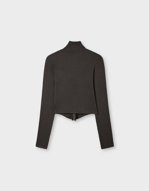 Stradivarius Fitted zip-up t-shirt in brown, 7 of 7