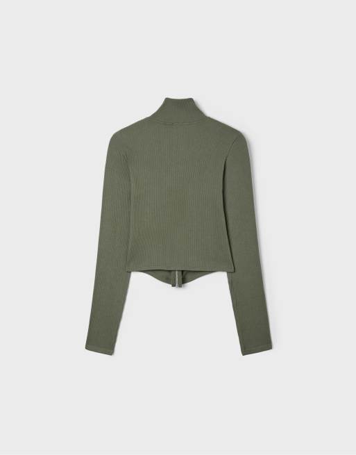 Stradivarius Fitted zip-up t-shirt in khaki, 7 of 7