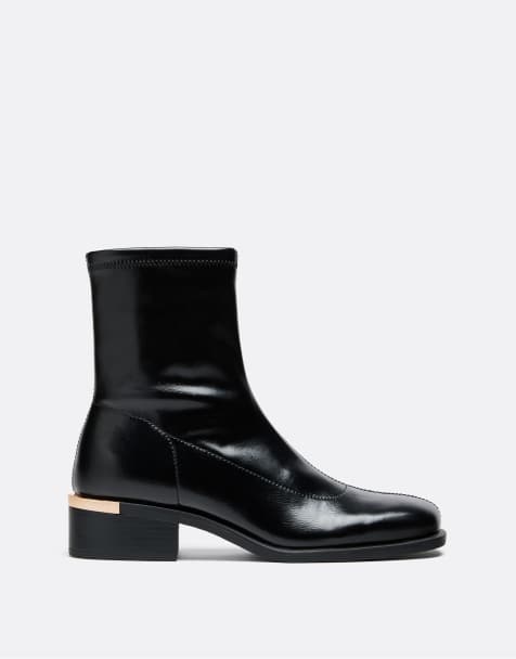 Stradivarius flache Ankle-Boots mit Metall-Detail in Schwarz - view 1