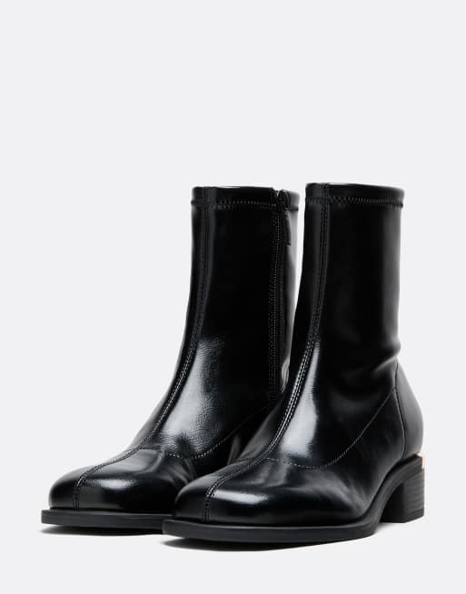 Stradivarius flache Ankle-Boots mit Metall-Detail in Schwarz, 3 von 5