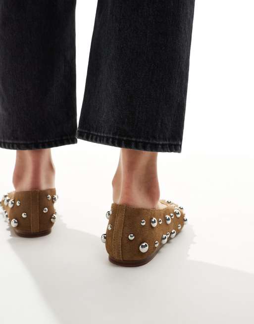 Stradivarius – Flache Ballerinas aus Wildleder in Braun mit Nietenbesatz, 3 von 4