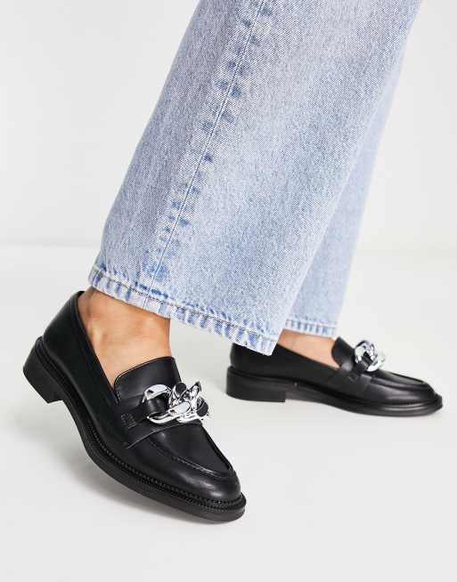 Stradivarius – Flache Loafer in Schwarz mit breiter Kettenverzierung