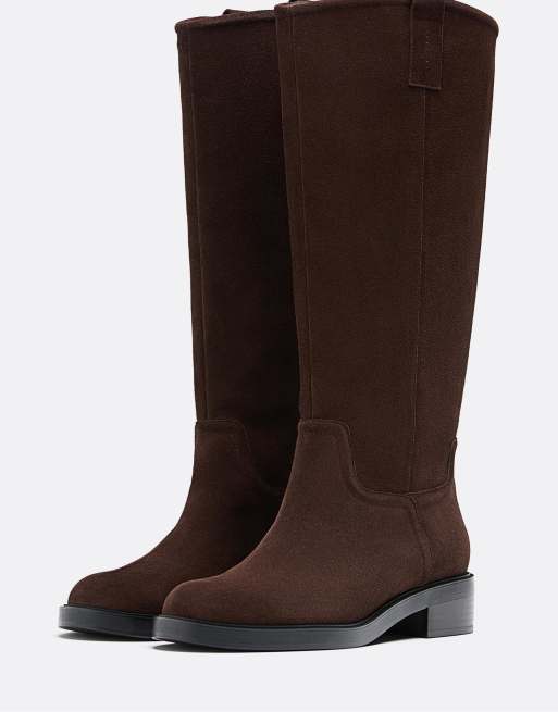 Stradivarius – Flache Reiterstiefel aus Leder in Braun, 4 von 6