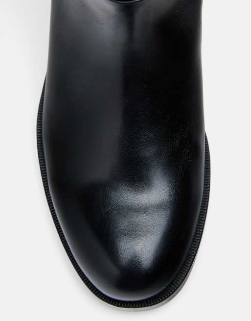 Stradivarius flache Reitstiefel in Schwarz, 4 von 7