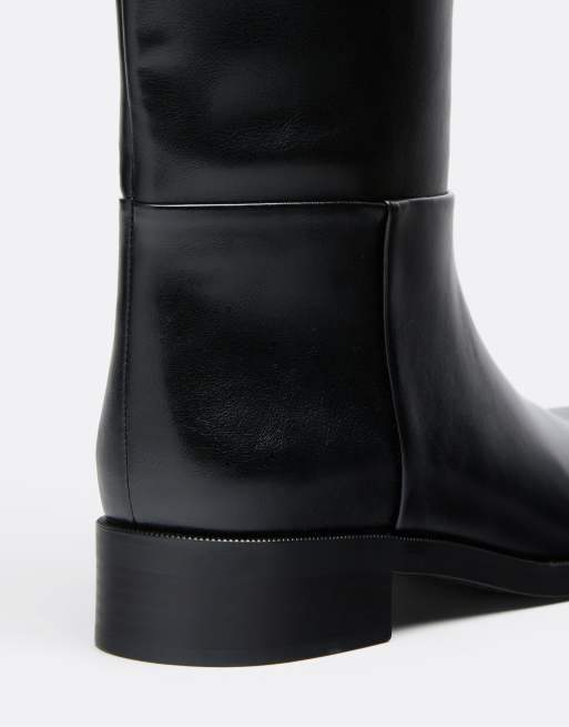 Stradivarius flache Reitstiefel in Schwarz, 5 von 7