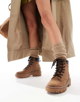 Thumbnail - Stradivarius - Flache Schnürstiefel in Braun mit dicker Sohle