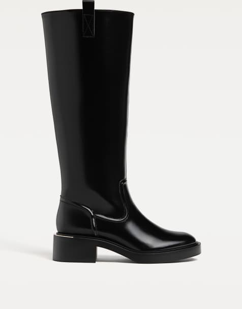 Stradivarius – Flache schwarze Stiefel im Reiterstiefel-Look - view 1