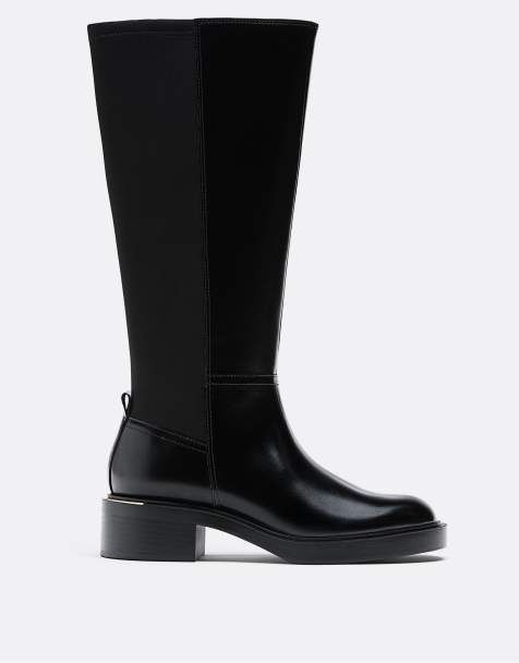 Stradivarius – Flache schwarze Stiefel im Reiterstiefel-Look - view 1