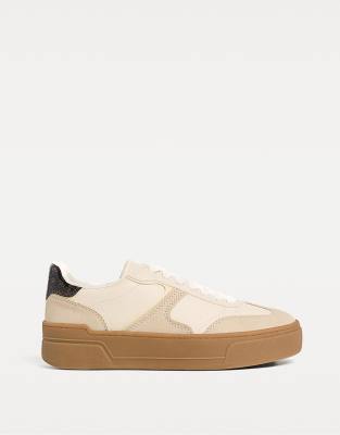 Stradivarius - Flache Sneaker mit Plateausohle in Combined-Bunt