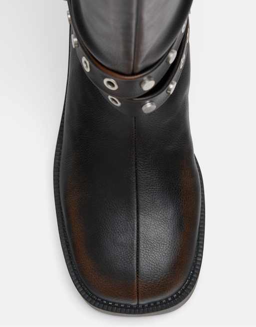 Stradivarius flache Stiefel mit Schnalle in Braun, 4 von 5