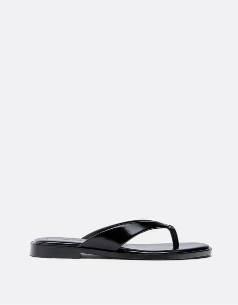 Stradivarius – Flache Zehenstegsandalen in Schwarz - view 1