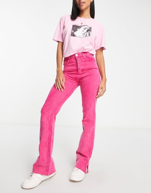 Stradivarius - Flared jeans met zijsplitjes in felroze 